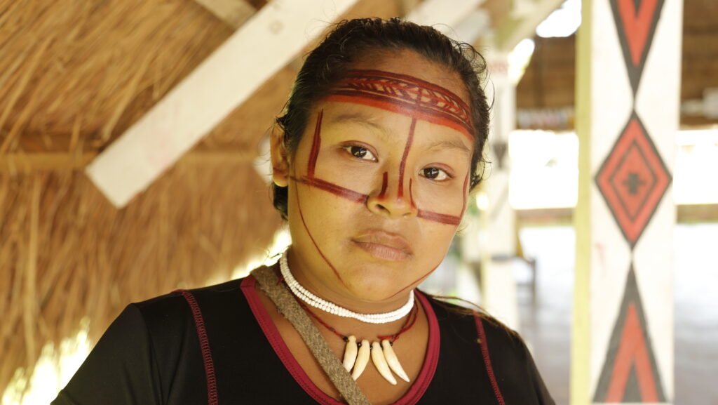 Mujer del pueblo Nükak